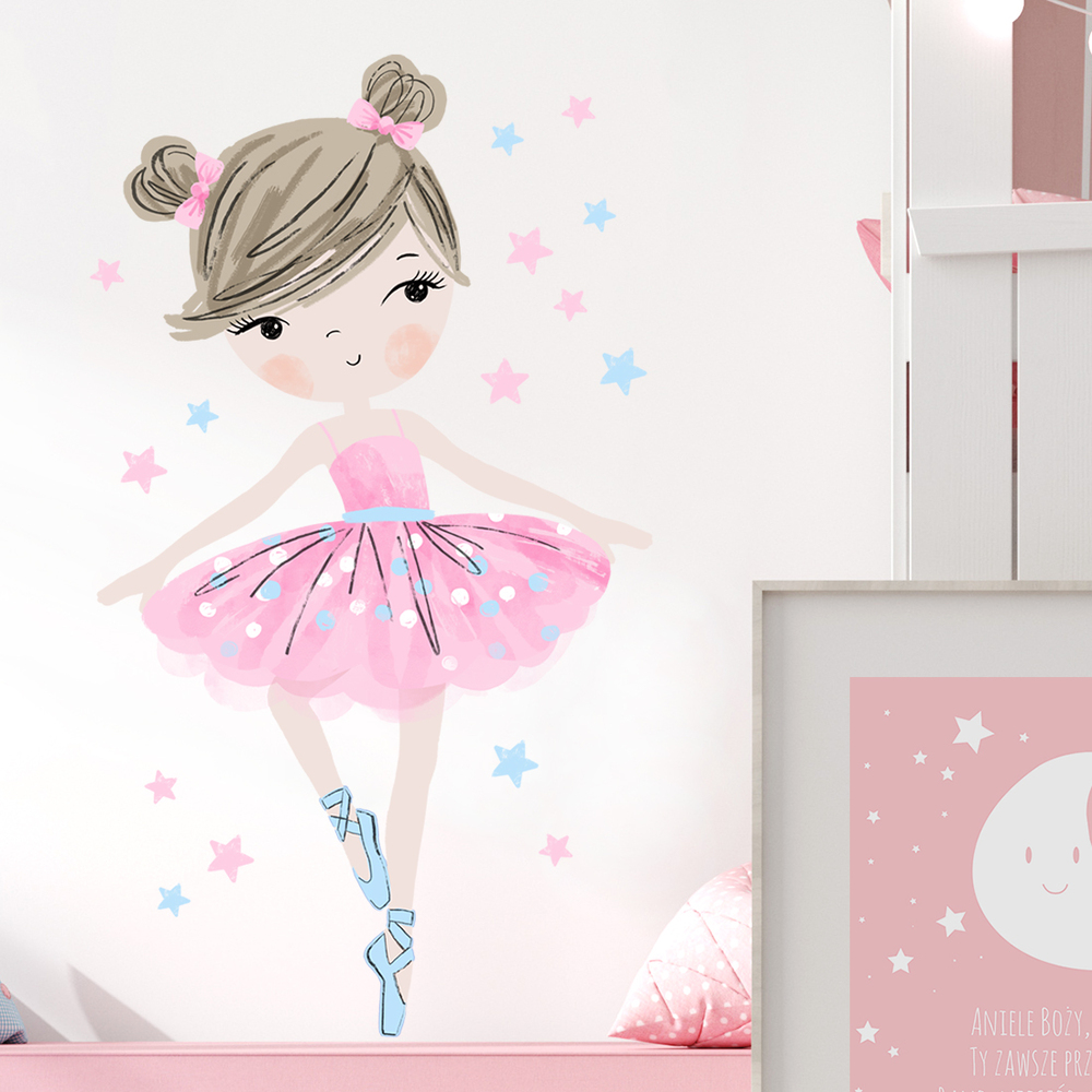 Kinderzimmer dekoriert mit rosafarbenem Ballerina Sticker