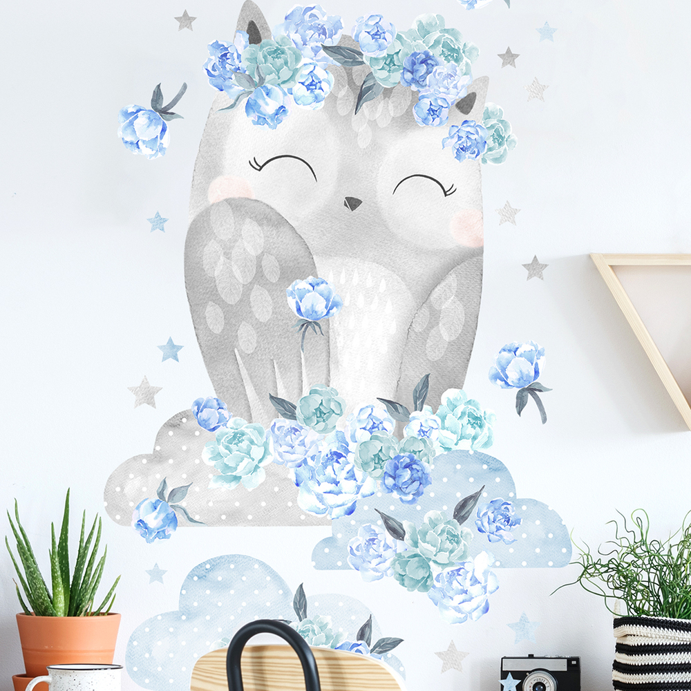 Wand dekoriert mit blauer Eule Wandsticker
