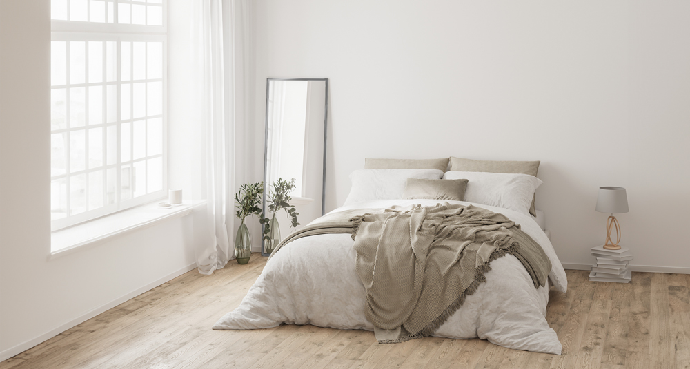 Beiges Wohnzimmer Beiges Wohnzimmer mit einem großem Spiegel