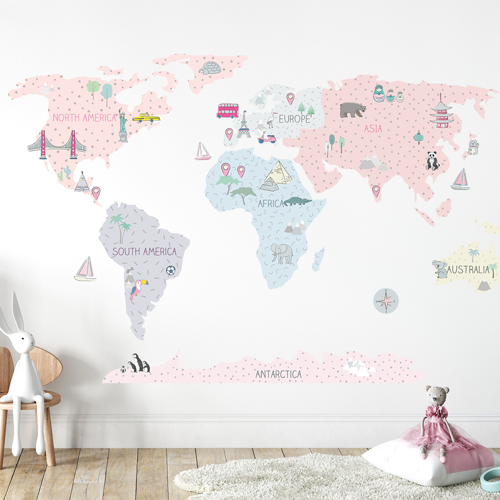 Wand dekoriert mit pinker Karte