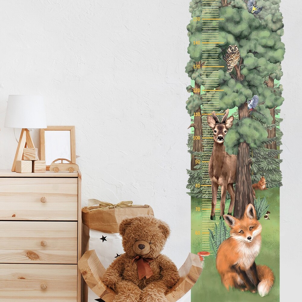 Wand dekoriert mit Wald Wandsticker Kindermesslatte