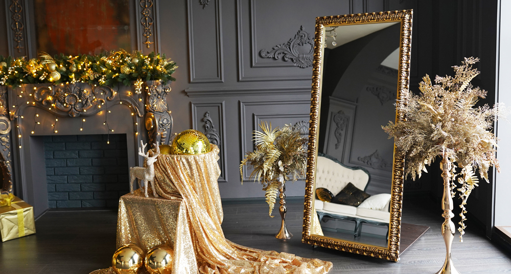 hochwertiger Standspiegel im Barockstil luxuriöses Wohnzimmer mit goldenem Spiegel