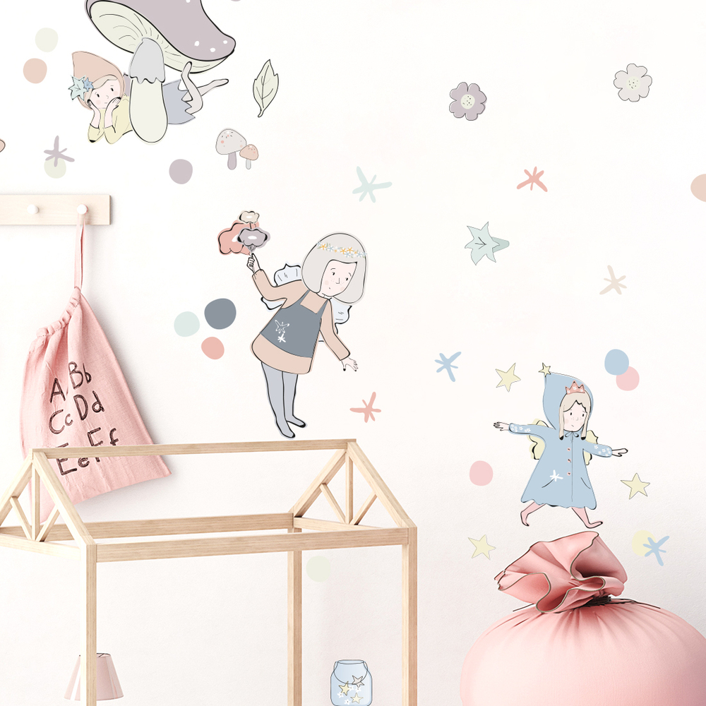 Kinderzimmer dekoriert mit pastellfarbenem Feen Sticker