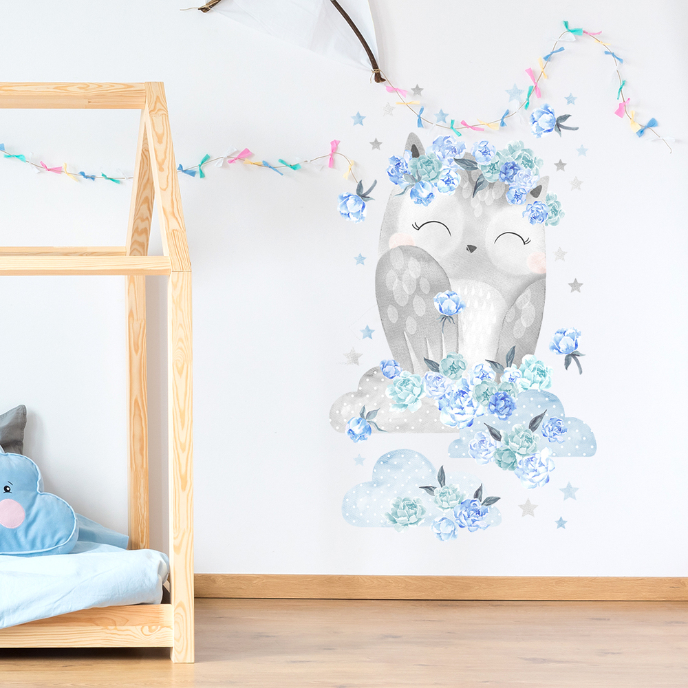 Kinderzimmer dekoriert mit blauer Eule Sticker