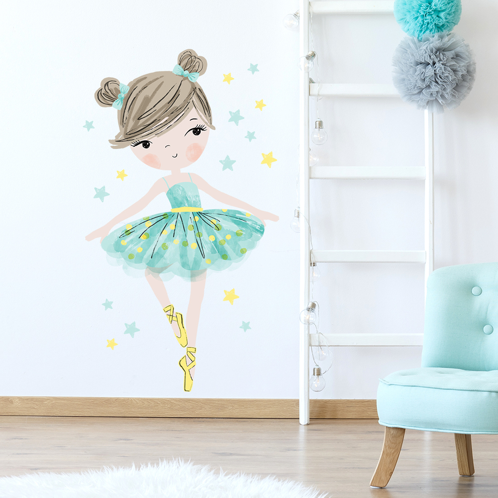 minzfarbene Ballerina Wandtattoo an Kinderzimmerwand