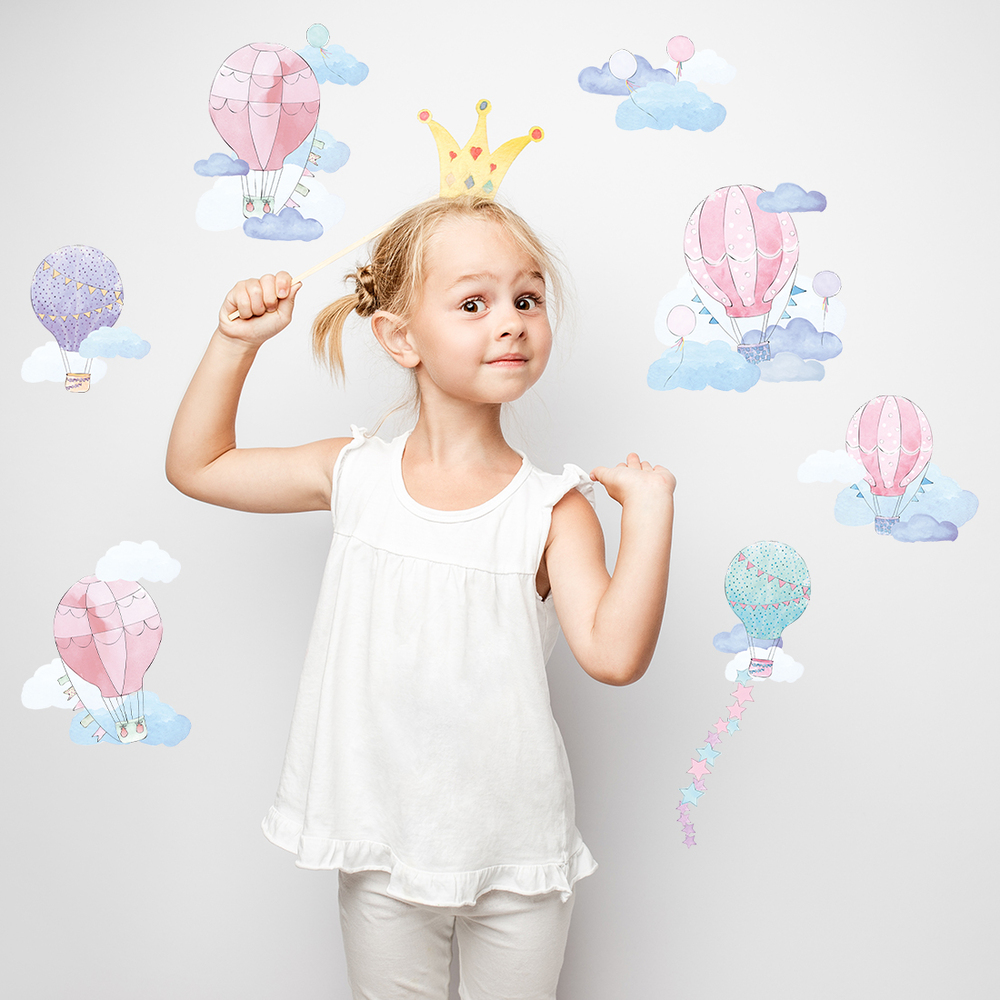 Wand dekoriert mit rosafarbenem Ballons Wandsticker