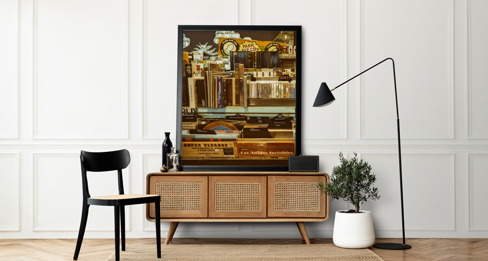 schwarzer 60x80 Rahmen 60x80 Bilderrahmen auf Schrank
