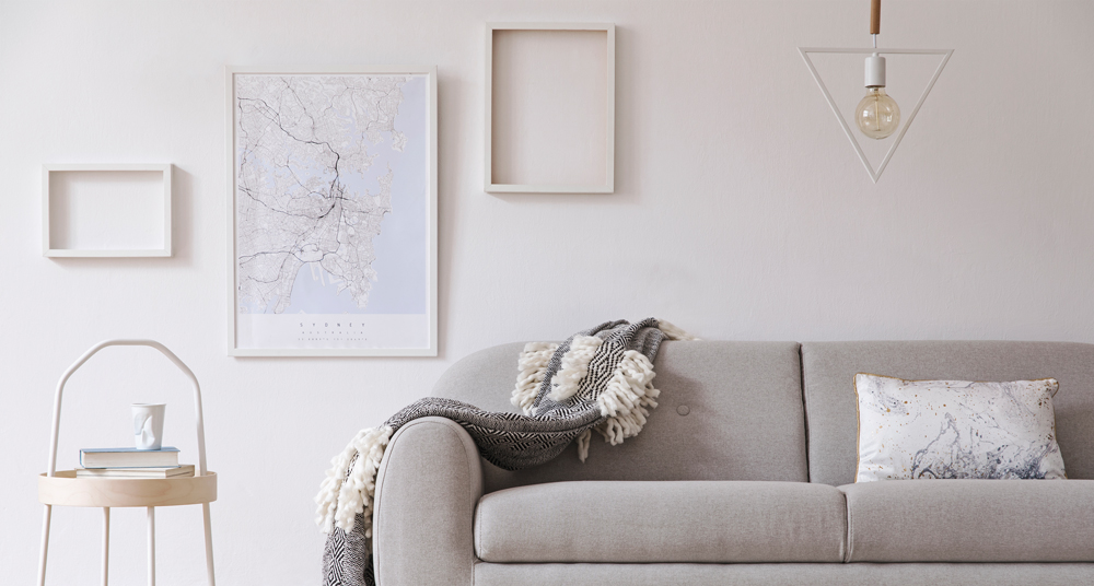 40x60 Landkarten Poster eingerahmt Poster mit weißem Rahmen im Wohnzimmer