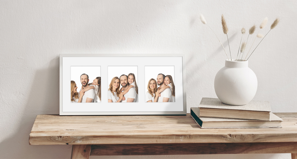 Familienbilder in einem weißen Galerierahmen