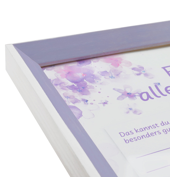 in Bilderrahmen eingerahmte Vorlage für Muttertagsgeschenk  Violetter Holzrahmen mit Geschenkurkunde