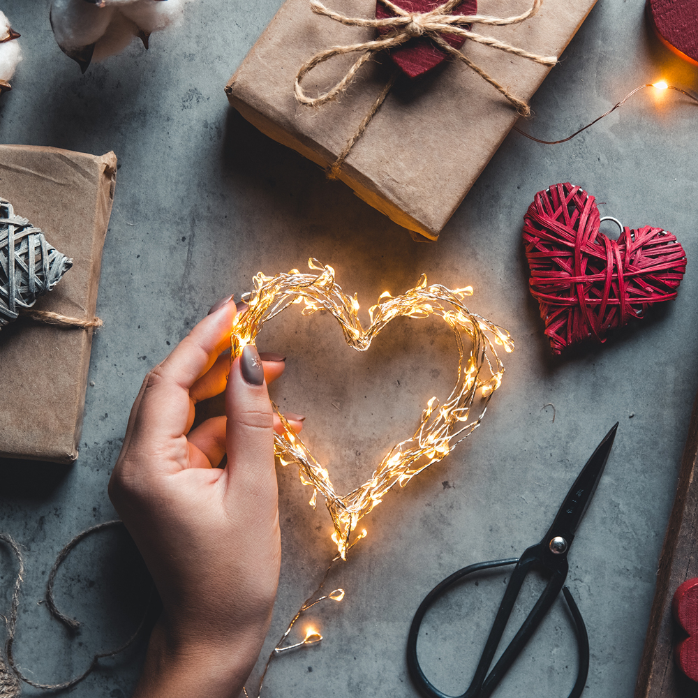 Geschenkideen zum Valentinstag leuchtendes Herz als Geschenk zum Valentinstag