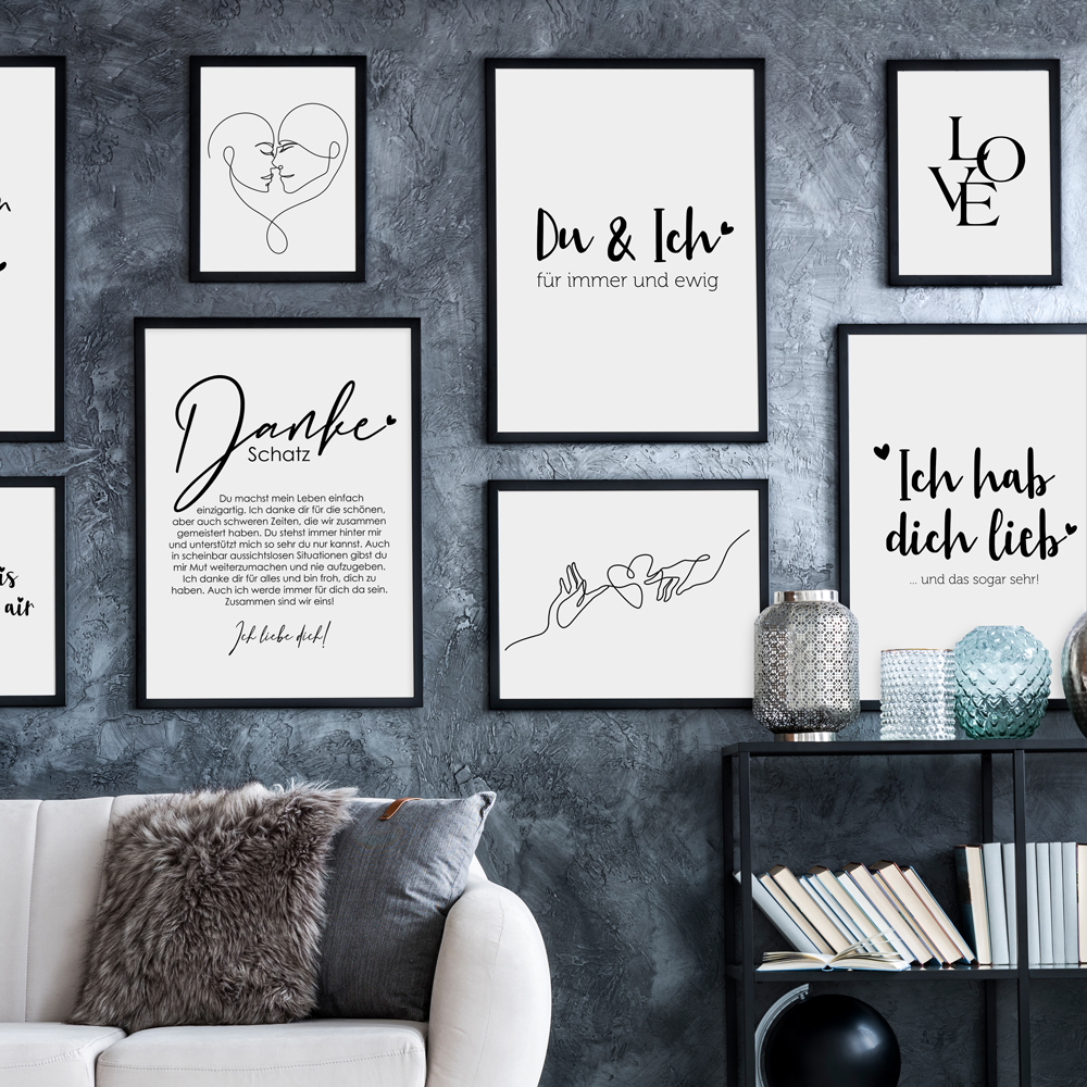 Gerahmte Poster zum Thema Liebe Verschiedene Poster zum Thema Lieber an einer Wand