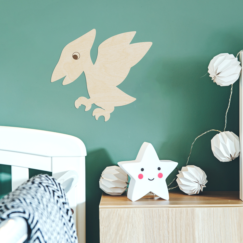 Interior Beispiel - Wanddekoration aus Pappelsperrholz "Dino Flugsaurier" im Kinderzimmer, Detail 1 "Dino Flugsaurier" Wanddeko Holz, Pappelsperrholz im Kinderzimmer, Detail 1
