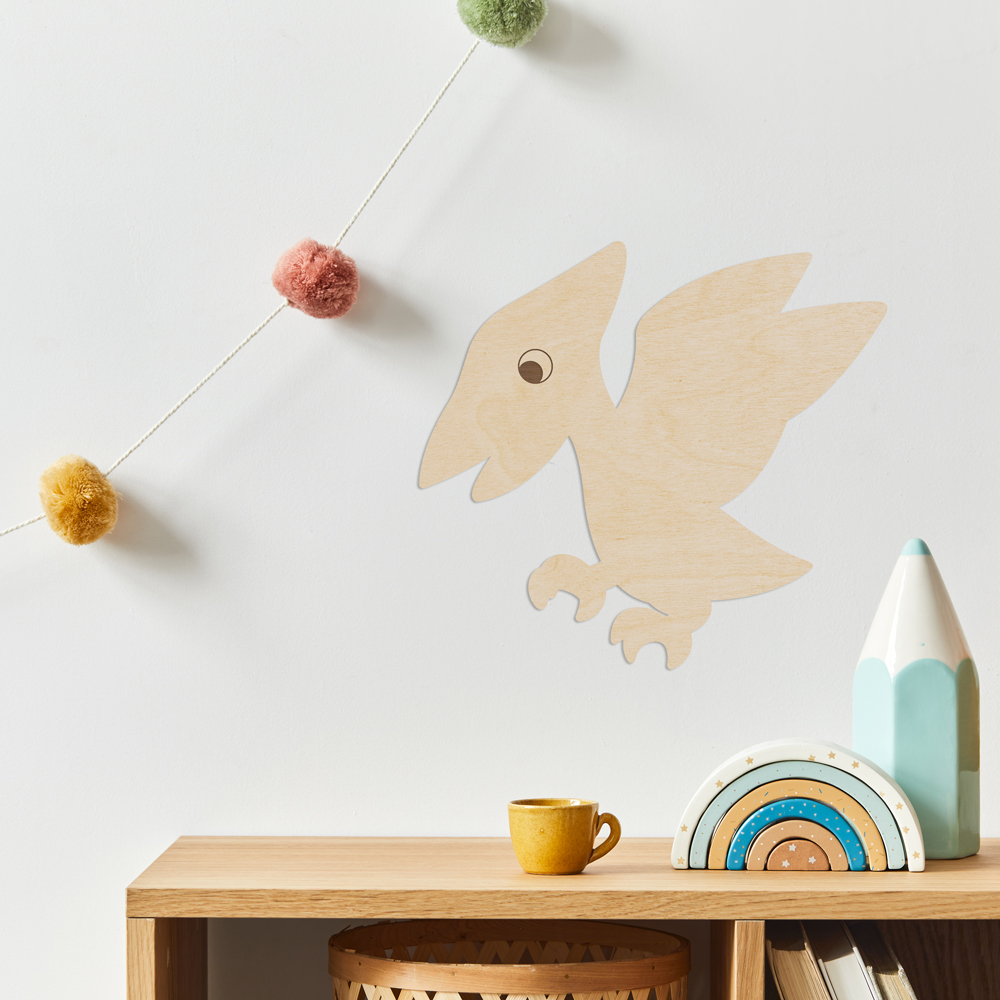 Interior Beispiel - Wanddekoration aus Pappelsperrholz "Dino Flugsaurier" im Kinderzimmer, Detail 2 "Dino Flugsaurier" Wanddeko Holz, Pappelsperrholz im Kinderzimmer, Detail 2