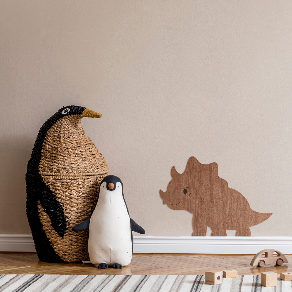 Interior Beispiel - Wanddekoration aus Sperrholz mit Mahagoni-Furnier "Dino Triceratops" im Kinderzimmer, Detail 1 "Dino Triceratops" Wanddeko Holz, Sperrholz mit Mahagoni-Furnier im Kinderzimmer, Detail 1