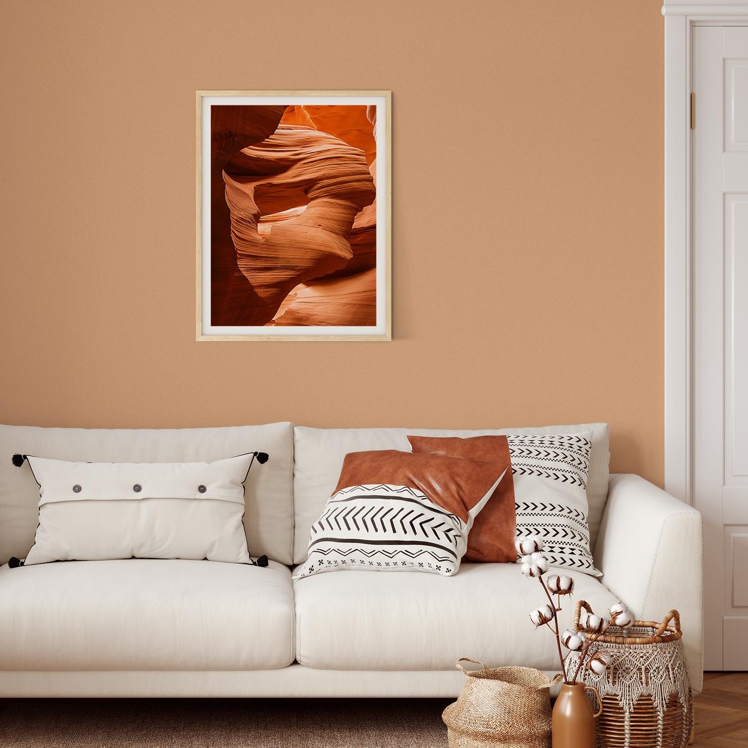 Wohnzimmer mit Wand in der Farbe Orange