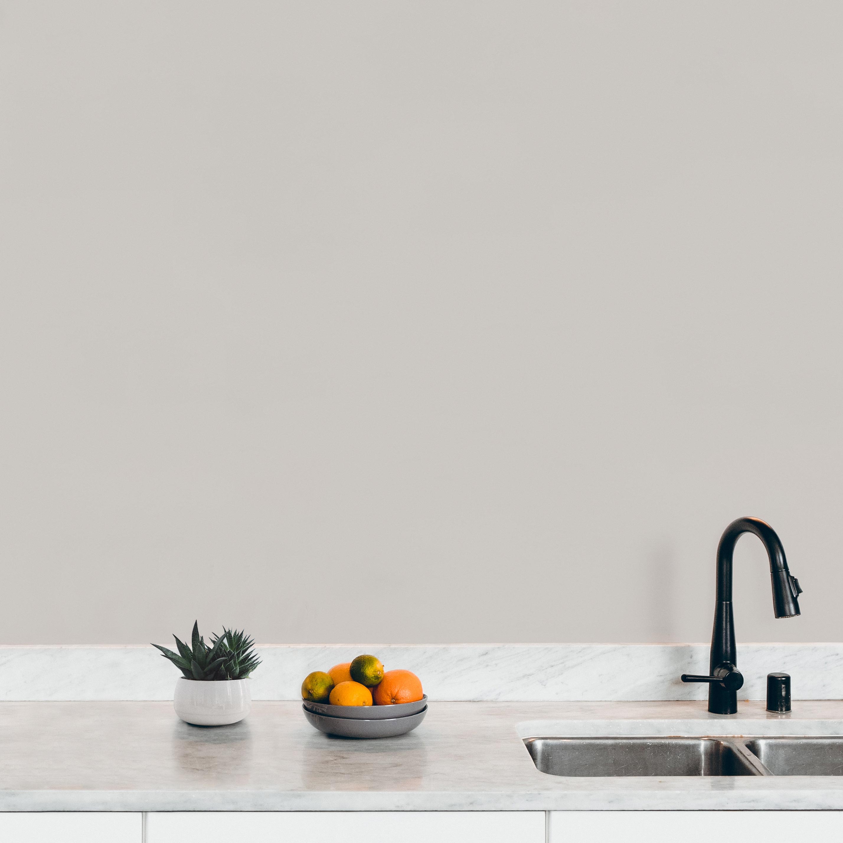 Interior Beispiel - Wandfarbe The Grey Gatsby Küche mit Wand in der Farbe The Grey Gatsby
