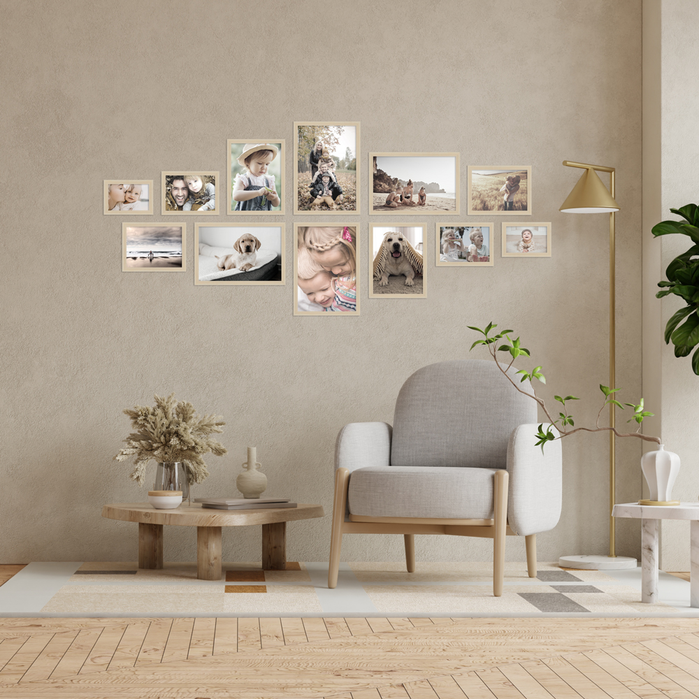 Bilderwand aus naturfarbenem 12er Bilderrahmen-Set