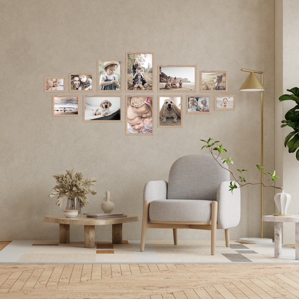 Bilderwand aus eichefarbenem 12er Bilderrahmen-Set