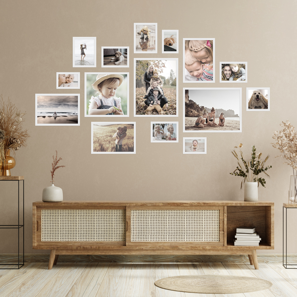Bilderwand aus weißem 15er Bilderrahmen-Set
