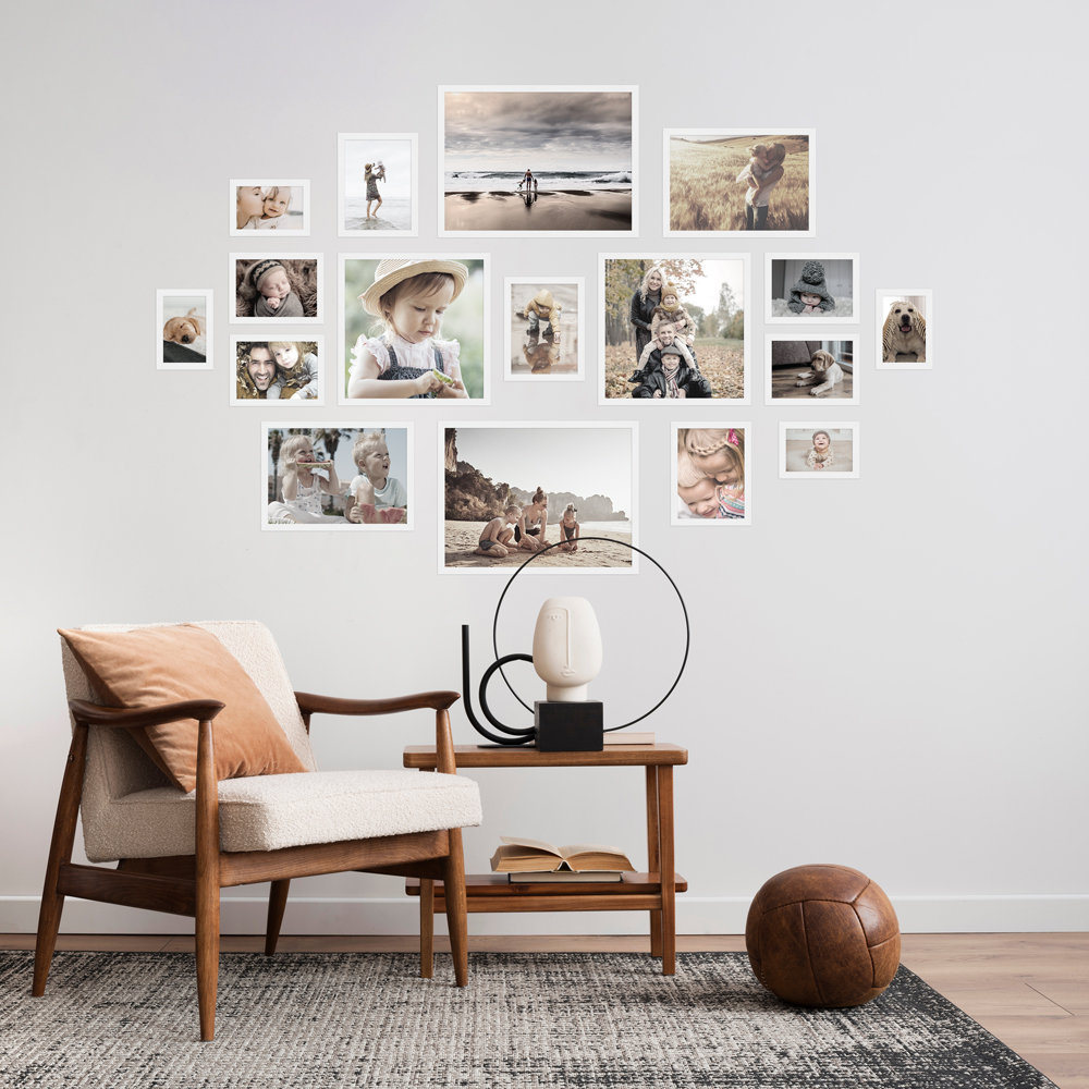 Bilderwand aus weißem 17er Bilderrahmen-Set