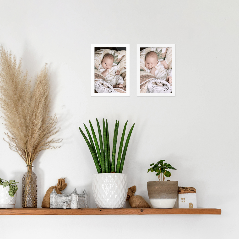 2er 15x21 Bilderrahmen-Set in Weiß an Wohnzimmerwand