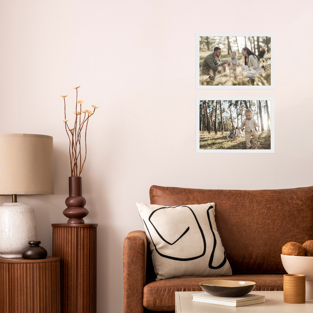 2er 21x30 Bilderrahmen-Set in Weiß im Wohnzimmer