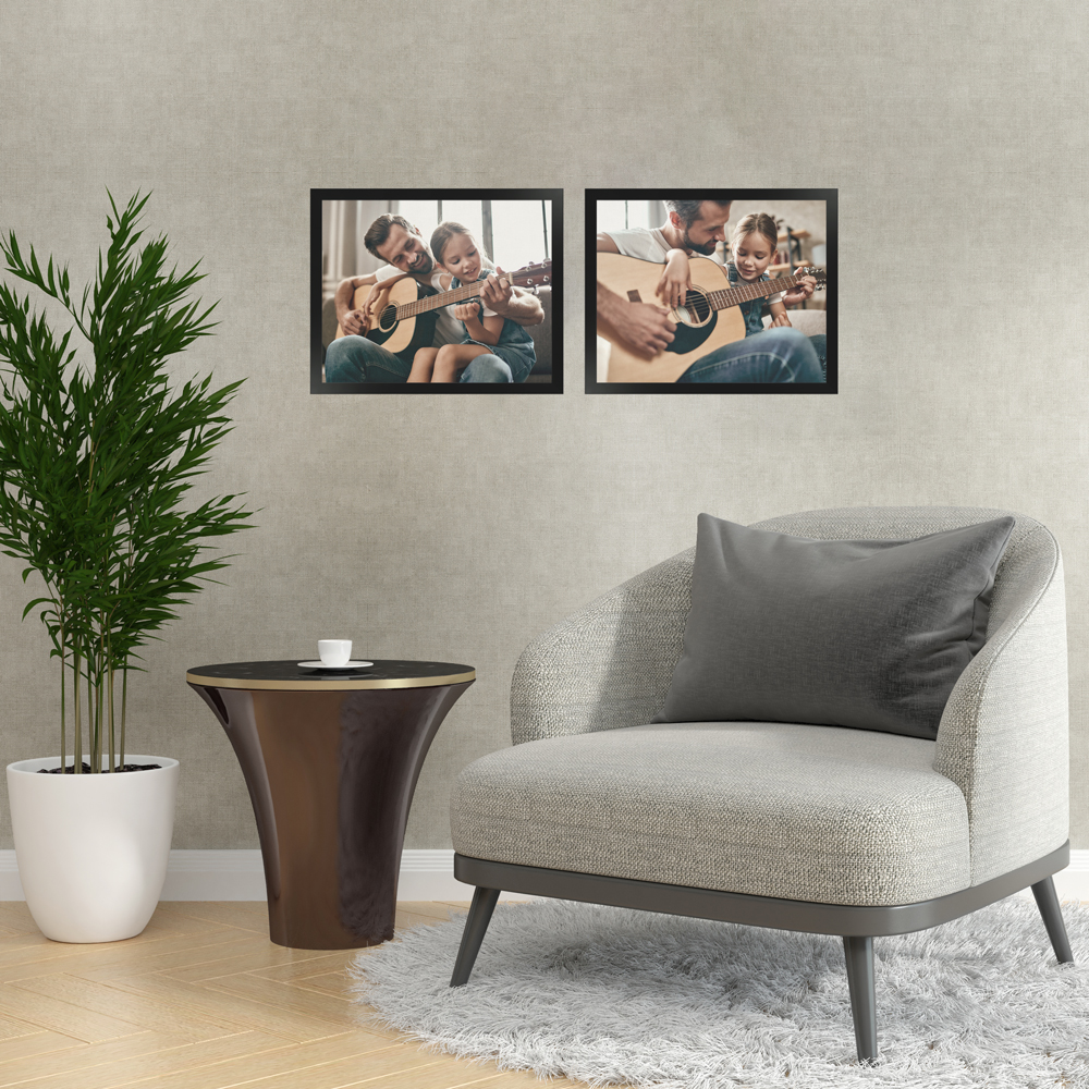 2er 24x30 Bilderrahmen-Set in Schwarz im Wohnzimmer