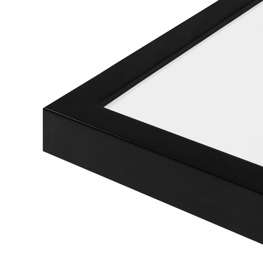 schwarzer Holzrahmen eines magnetischen Whiteboards