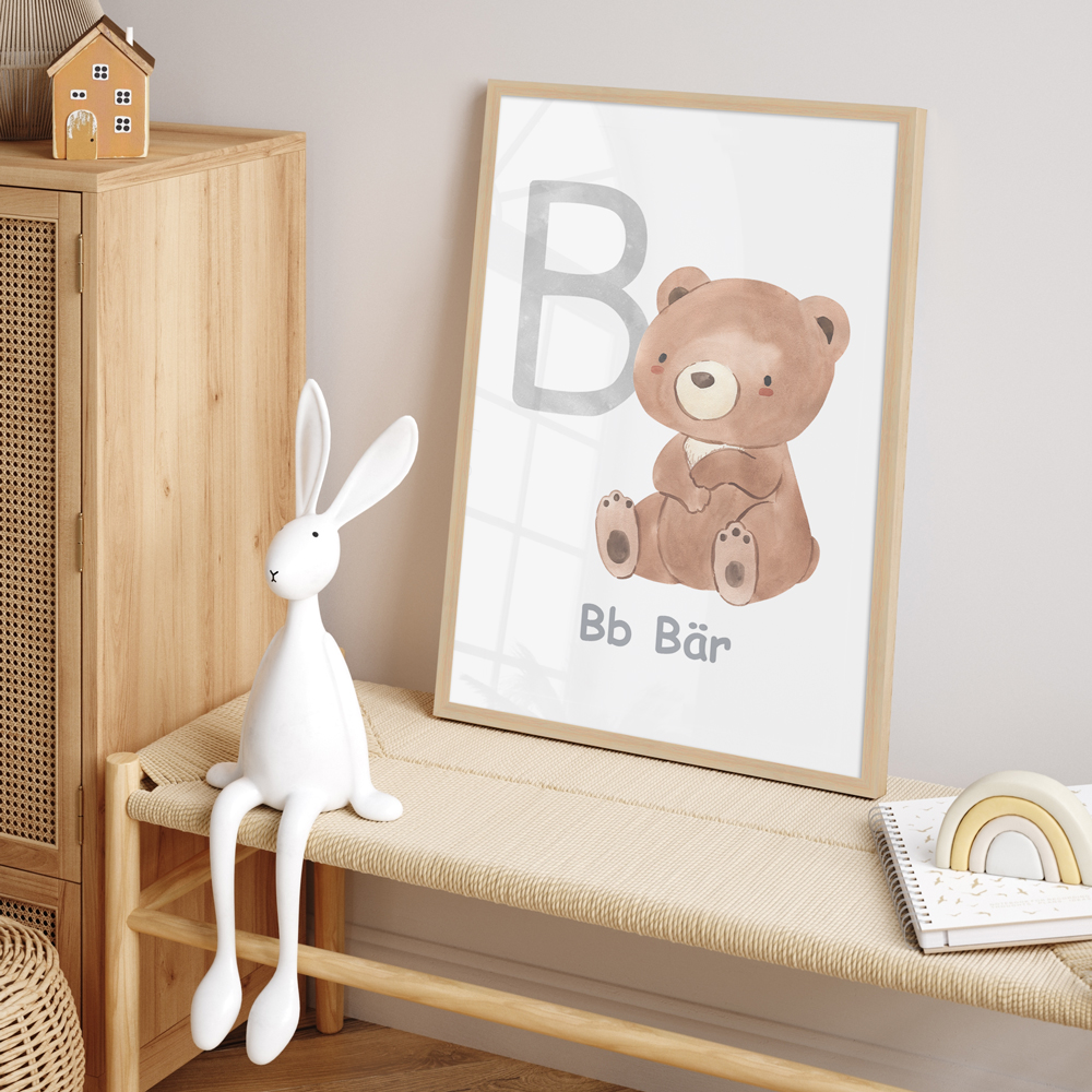Interior Beispiel - Buchstaben Poster mit Bären Illustration Kinderzimmer dekoriert mit Poster "B-Bär"