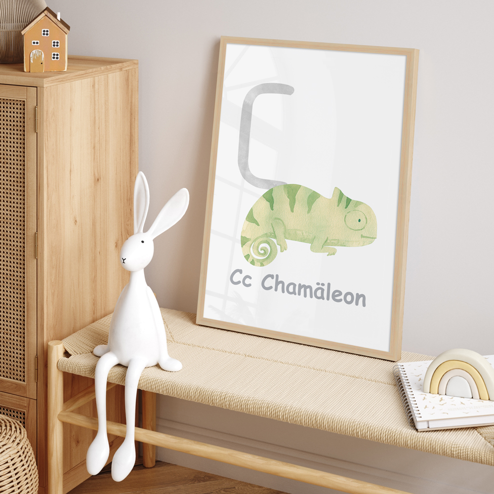 Kinderzimmer dekoriert mit Poster "C-Chamäleon"