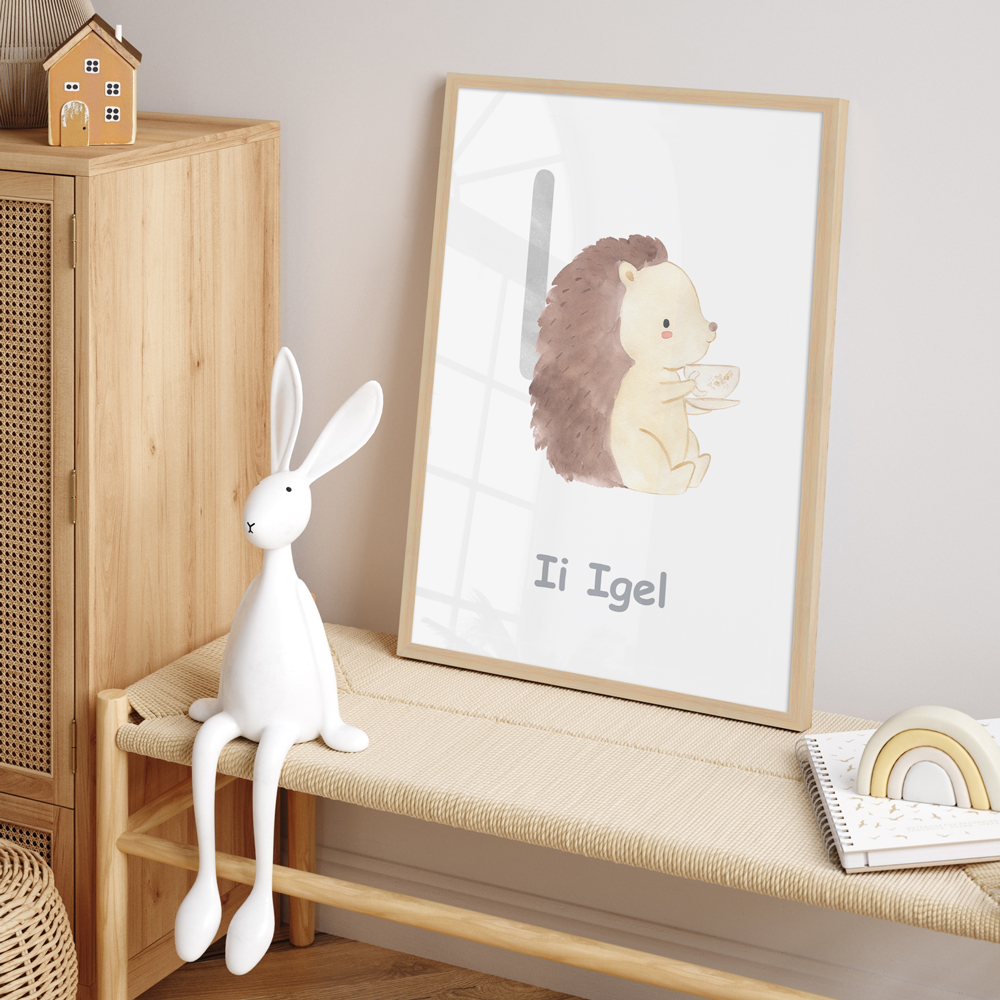 Kinderzimmer dekoriert mit Poster "I-Igel"