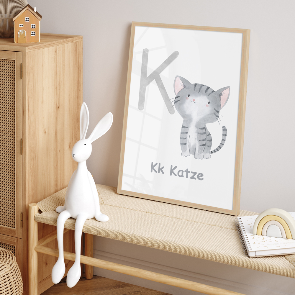 Kinderzimmer dekoriert mit Poster "K-Katze"