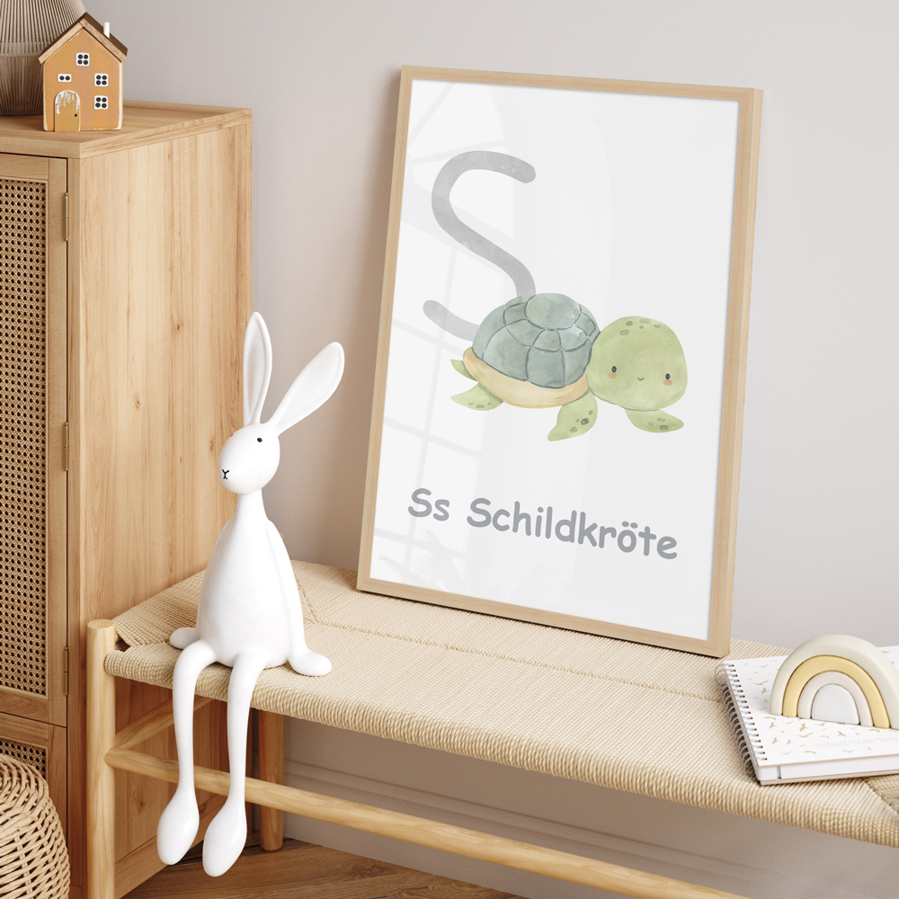 Kinderzimmer dekoriert mit Poster "S-Schildkröte"