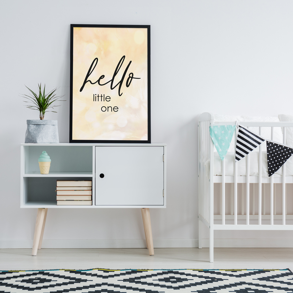 Kinderzimmer mit gerahmten Sprüche Poster "Hello little one"