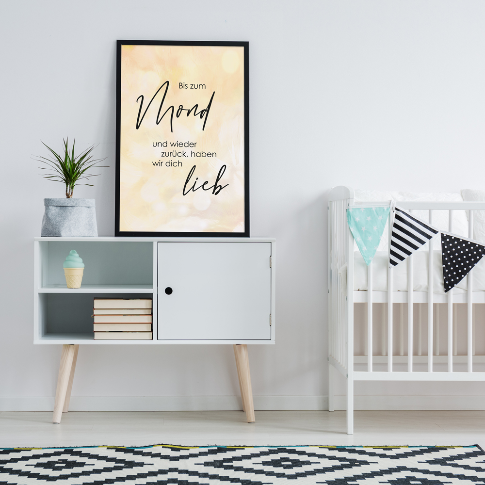 Kinderzimmer dekoriert mit 40x60 Poster "Liebe bis zum Mond"