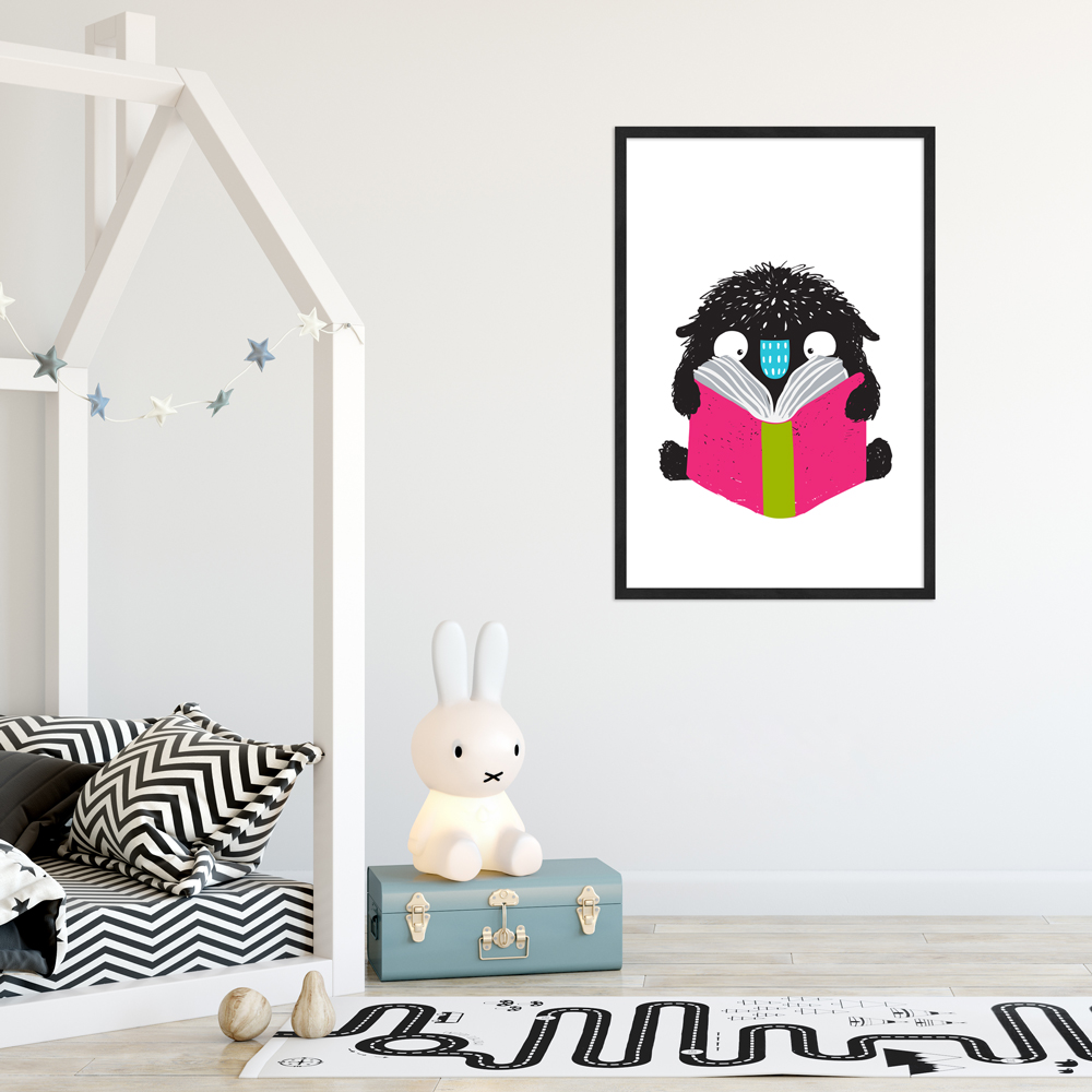 Kinderzimmer dekoriert mit 40x60 Poster "Monsterchen liest"