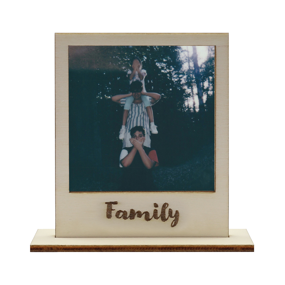 Bilderrahmen für Polaroids mit Schriftzug Family