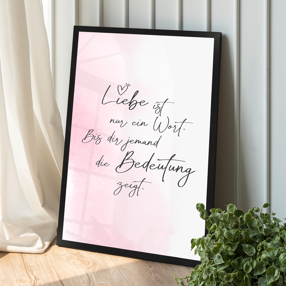 Interior Beispiel - gerahmtes Poster "Liebe ist ein Wort" in Rosa Dekoration rosafarbenes Poster "Liebe ist ein Wort" in schwarzem Holzrahmen