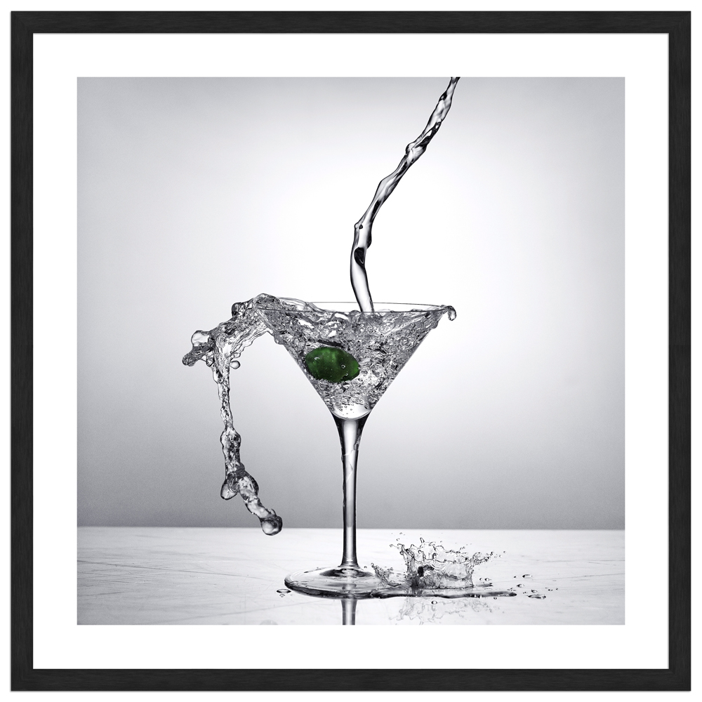 30x30 cm Cocktail Poster "Splashing glass" in schwarzem Rahmen