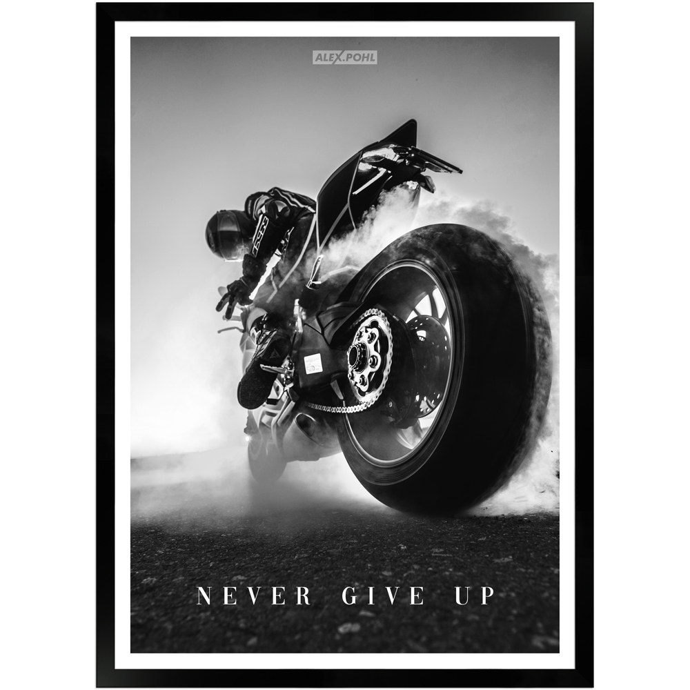Schwarz-weiß Poster mit einem Motorradfahrer