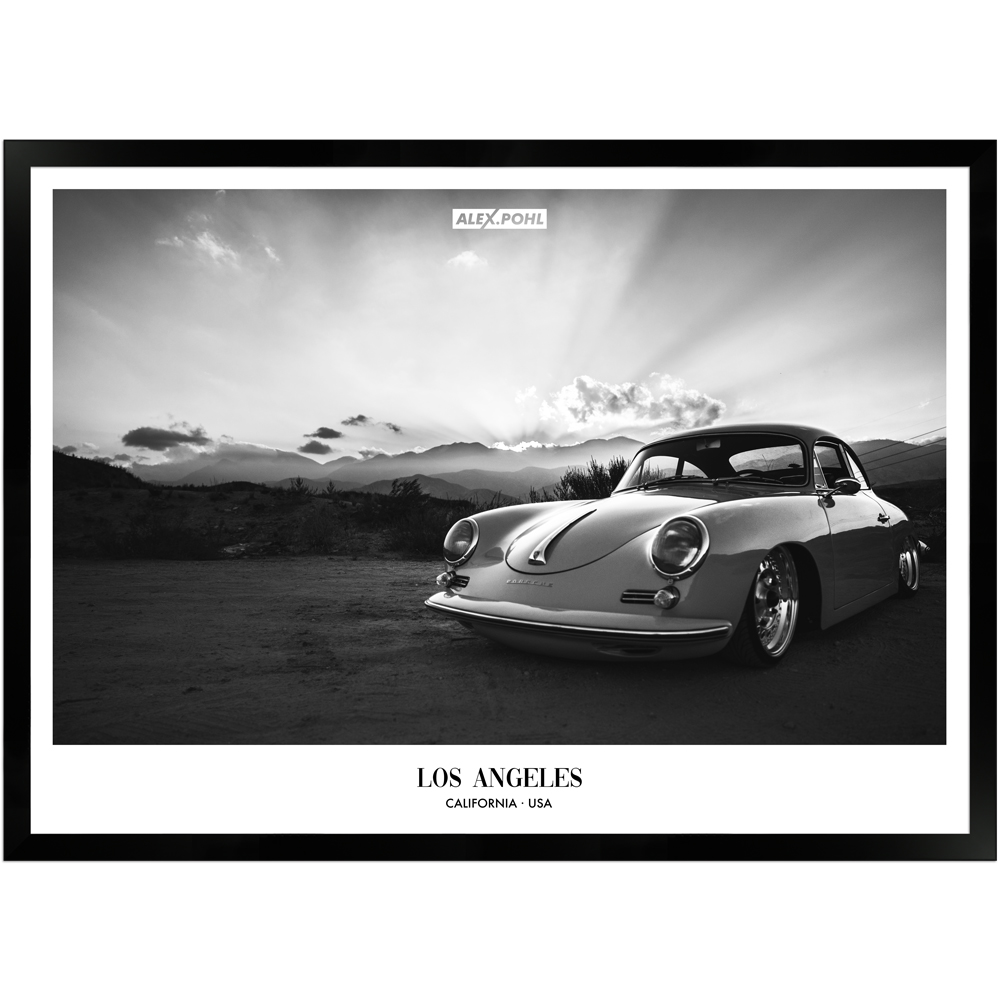 Poster mit Holzrahmen "Los Angeles Porsche" von Alex Pohl Schwarz-weiß Bild von einem alten Porsche