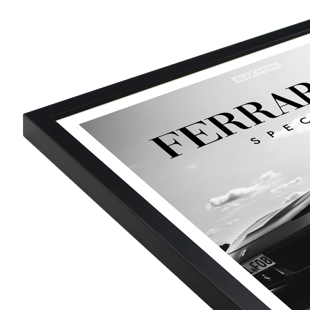 Detailaufnahme eines schwarz-weiß Bild von einem Ferrari