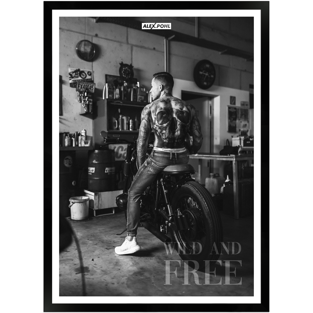 Wild and free by Alex Pohl | Poster mit Holzrahmen 50x70 cm