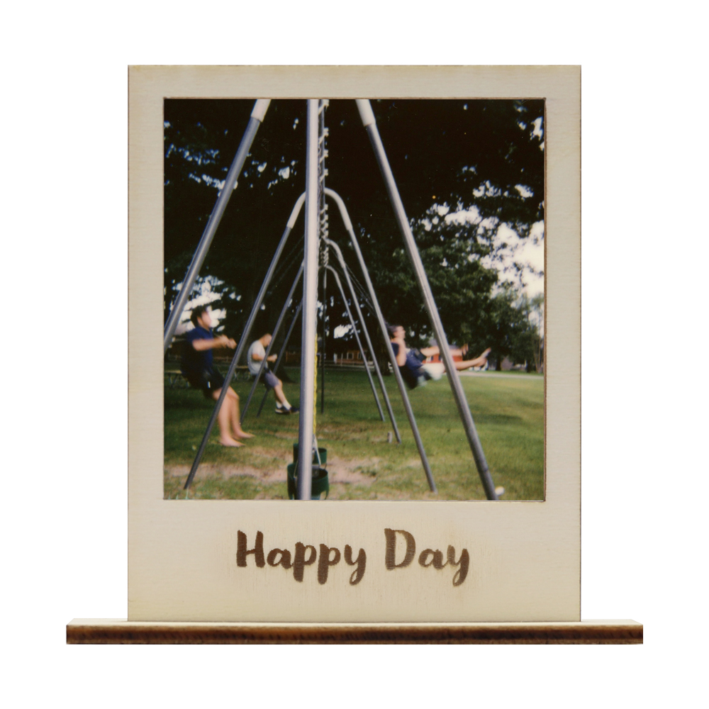 Bilderrahmen für Polaroids mit Schriftzug Happy Day