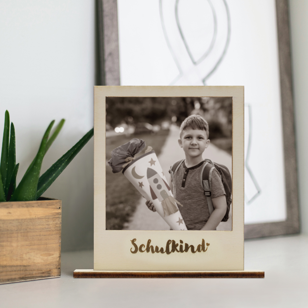 Polaroid Holzrahmen mit Gravur "Schulkind" Rahmen für Polaroid Motiv "Schulkind"