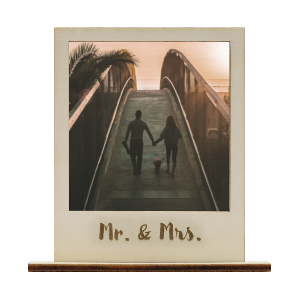 Bilderrahmen für Polaroids mit Schriftzug Mr. & Mrs.