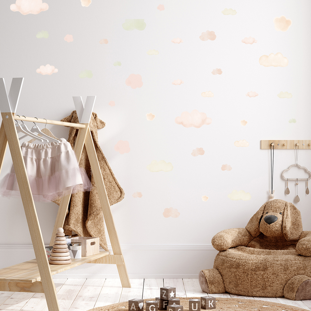 Wand dekoriert mit beigefarbenem Wolken Wandsticker