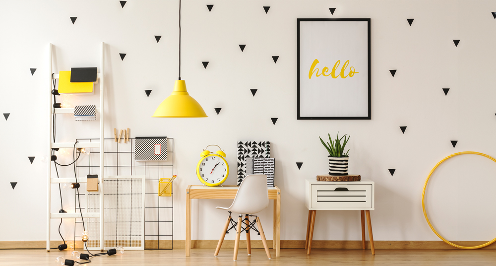 Schönes Kinderzimmer mit passenden Rahmen Kinderzimmer mit einem freundlichen Poster zum Lernen