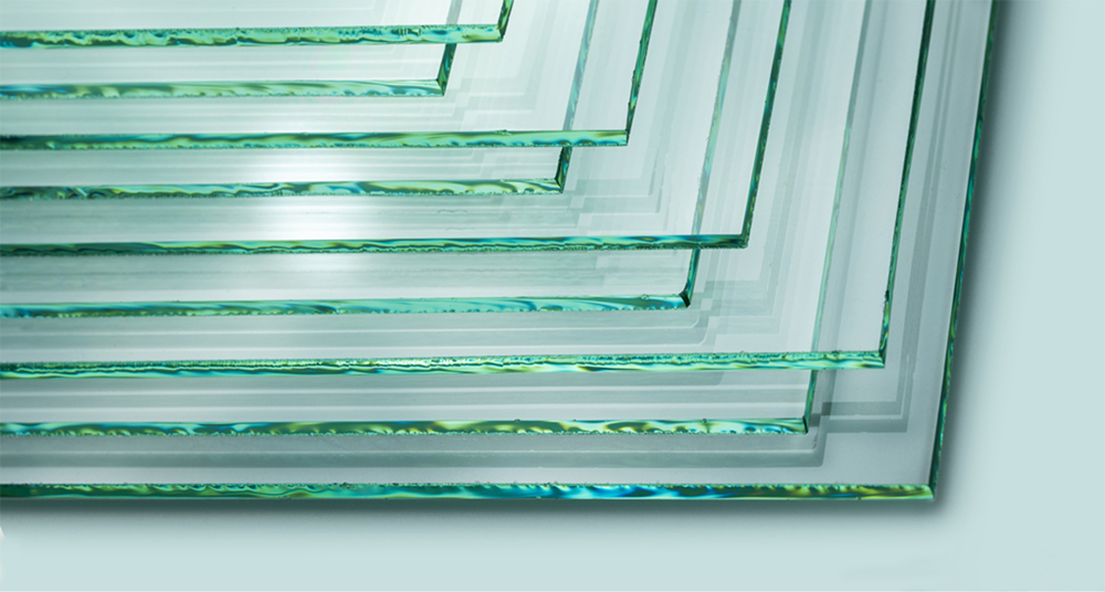 Stapel voller Glasscheiben Hochwertiges Glas für unsere Bilderrahmen